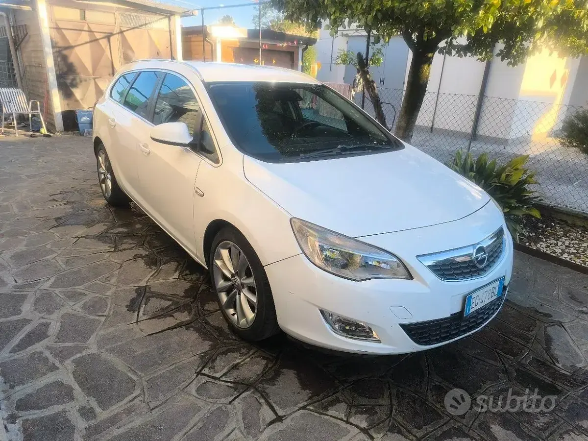 Usata Opel Astra 125 CV (91 kW) 2011 Bianco Station wagon