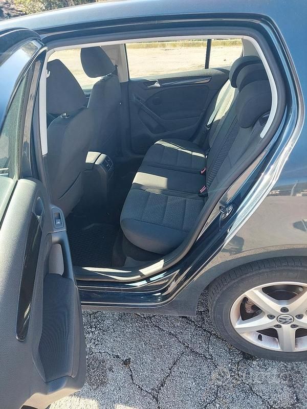 Usata VW Golf VI 105 CV (77 kW) 2010 Blu Utilitaria