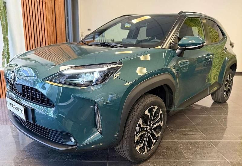 Nuova Toyota Yaris Cross Comfort 131 CV (96 kW) 2025 Everest green SUV