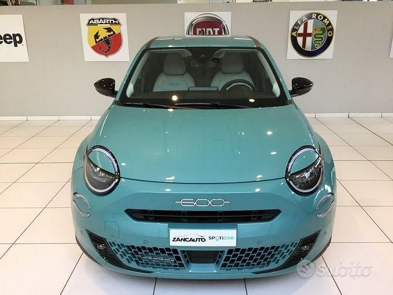 Usata Fiat 600 La Prima 101 CV (74 kW) 2025 Blu SUV