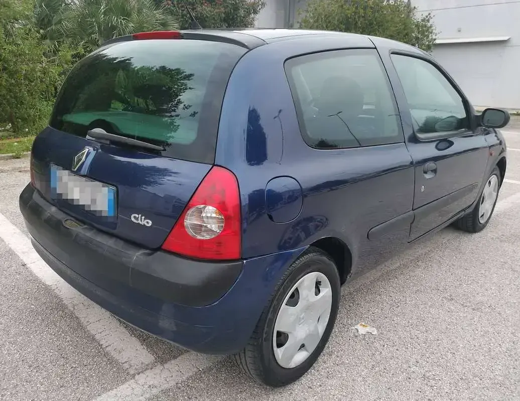 Usata Renault Clio II 75 CV (55 kW) 2001 Blu/azzurro Berlina