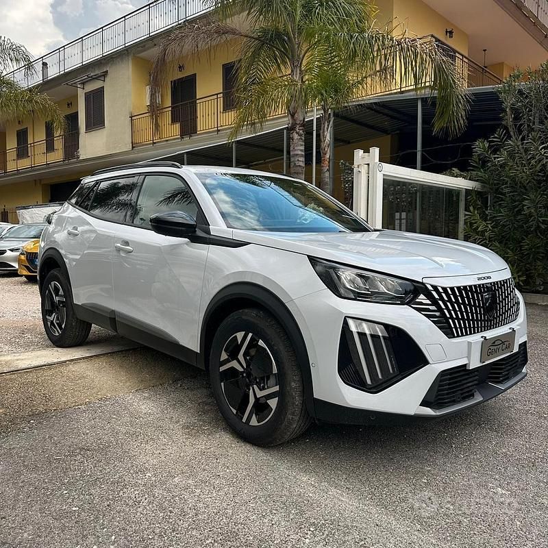 Usata Peugeot 2008 Allure 100 CV (73 kW) 2024 Bianco SUV