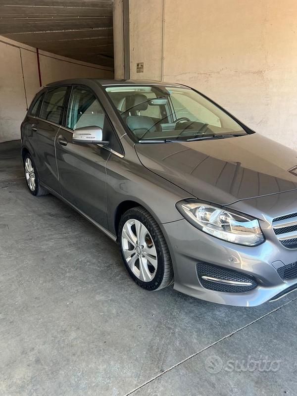 Usata Mercedes B180 109 CV (80 kW) 2016 Grigio Monovolume