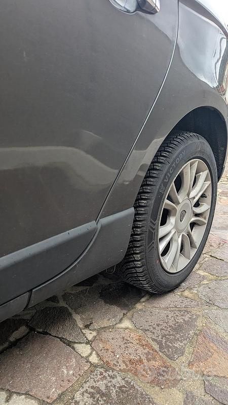 Usata Lancia Delta 120 CV (88 kW) 2011 Grigio Utilitaria