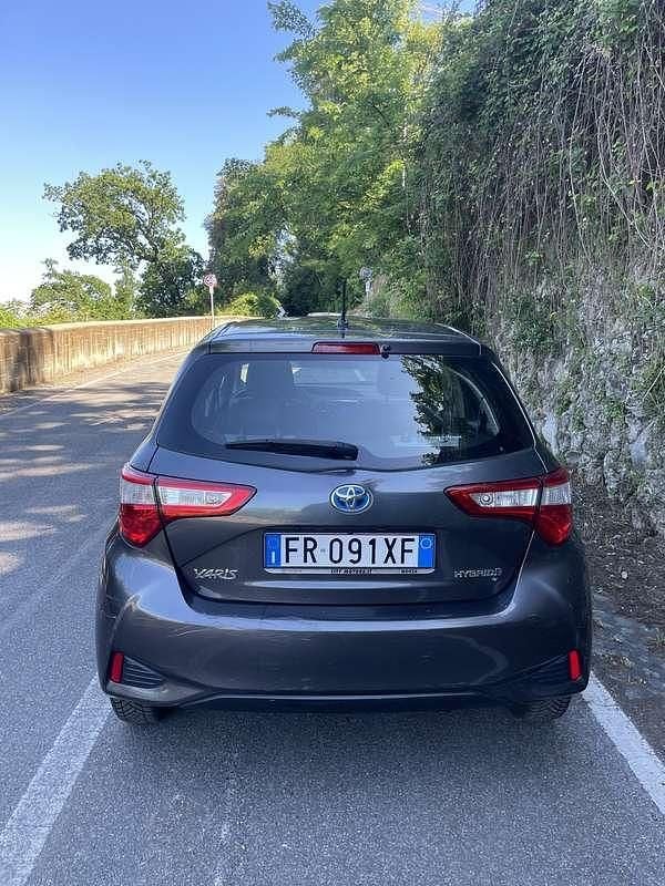 Usata Toyota Yaris Sol 87 CV (63 kW) 2018 Grigio Utilitaria