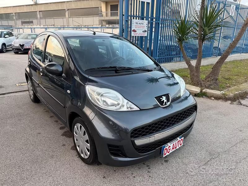 Usata Peugeot 107 68 CV (50 kW) 2010 Grigio Utilitaria