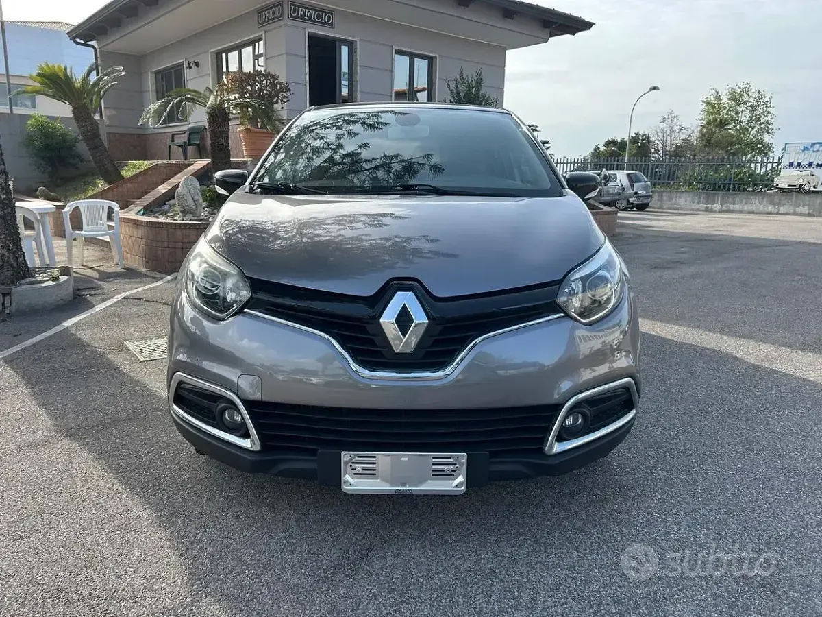 Usata Renault Captur Intens 110 CV (80 kW) 2015 Grigio SUV