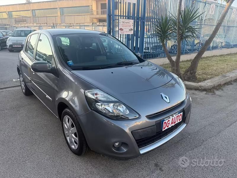 Usata Renault Clio IV 74 CV (54 kW) 2012 Grigio Berlina