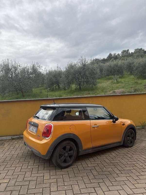 Usata Mini ONE 75 CV (55 kW) 2016 Arancione Utilitaria