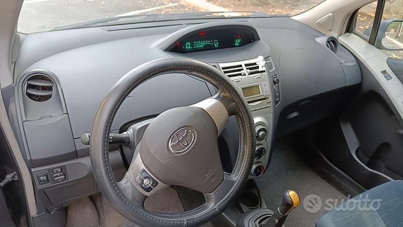 Usata Toyota Yaris Sol 87 CV (63 kW) 2006 Nero Utilitaria