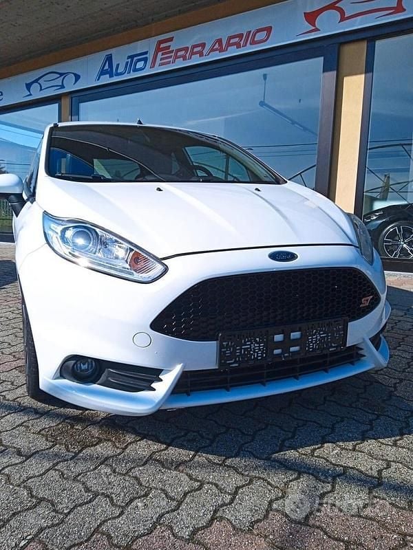 Usata Ford Fiesta ST 182 CV (133 kW) 2016 Bianco Utilitaria