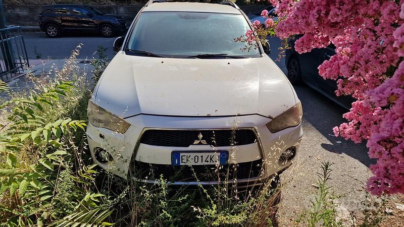 Usata 2011 Mitsubishi Outlander SUV | 500 € - Immagine 1/4