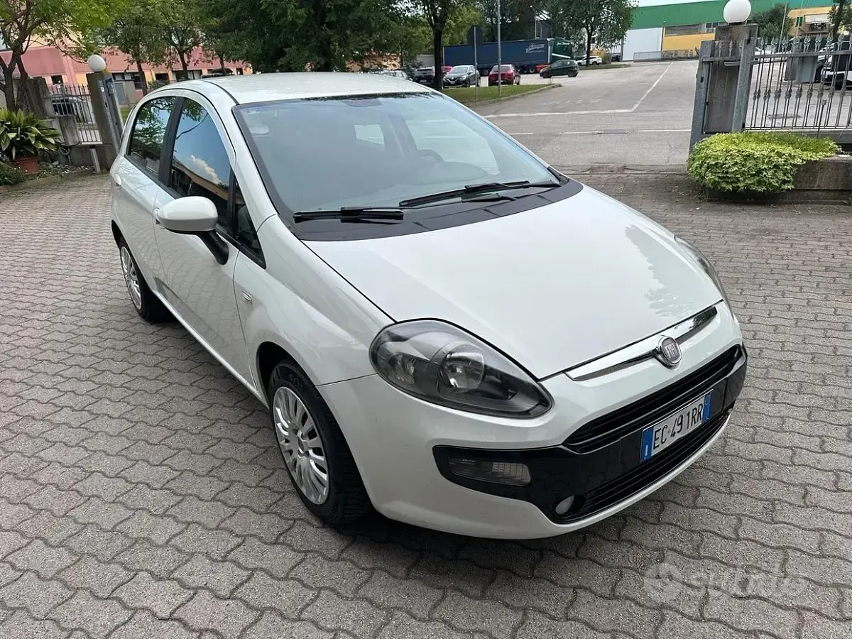 Usata Fiat Punto Evo Dynamic 75 CV (55 kW) 2011 Bianco Utilitaria