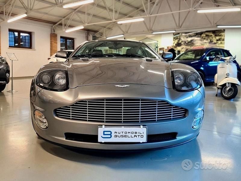 Usata Aston Martin Vanquish 466 CV (342 kW) 2003 Grigio Coupé