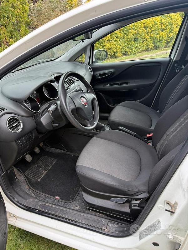 Usata Fiat Punto 69 CV (50 kW) 2016 Bianco Utilitaria