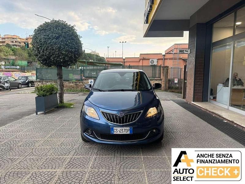 Usata Lancia Ypsilon 69 CV (50 kW) 2023 Blu/azzurro Utilitaria