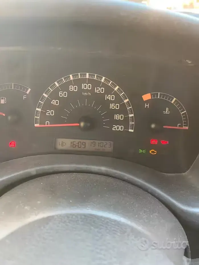 Usata Fiat Punto 60 CV (44 kW) 2005 Utilitaria