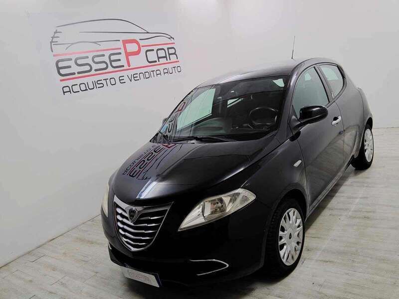 Nero Usata 2011 Lancia Ypsilon Due volumi | 5900 € (Cara) - Immagine 1/4