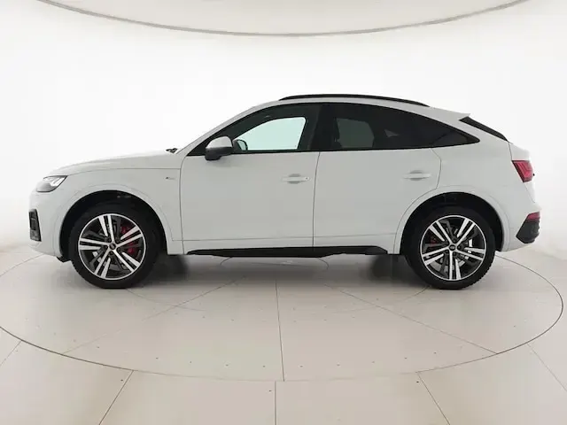 Begagnad Audi Q5 Sportback S-line plus 204 HK (150 kW) 2023 Vit SUV