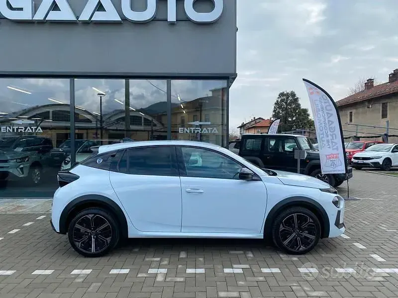 Nuova Lancia Ypsilon 101 CV (74 kW) 2026 Bianco Utilitaria