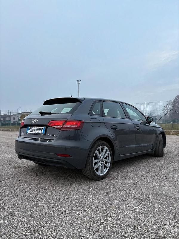 Usata Audi A3 Admired 150 CV (110 kW) 2019 Grigio Berlina