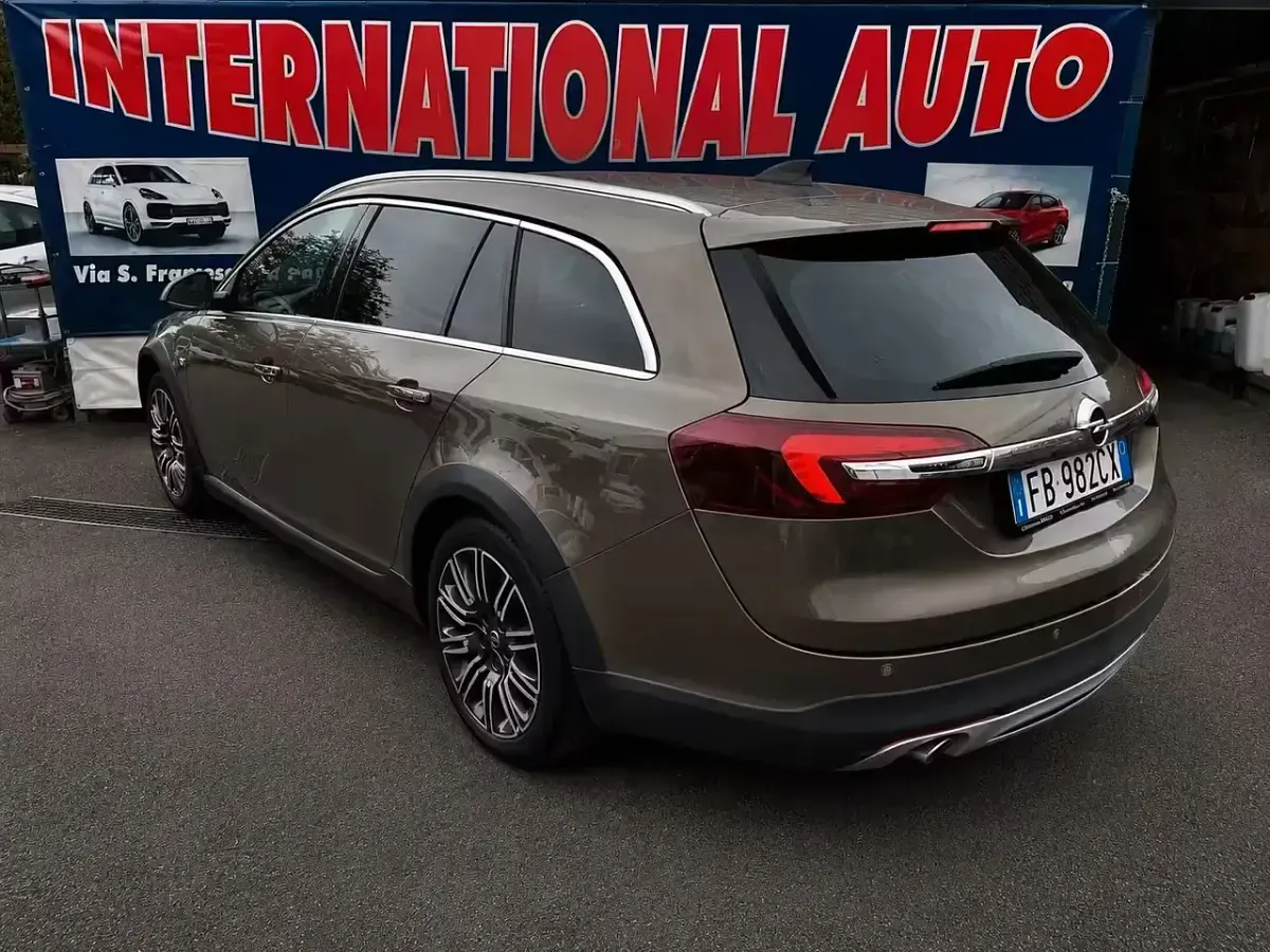 Usata Opel Insignia Country Tourer 169 CV (124 kW) 2015 Verde Station wagon