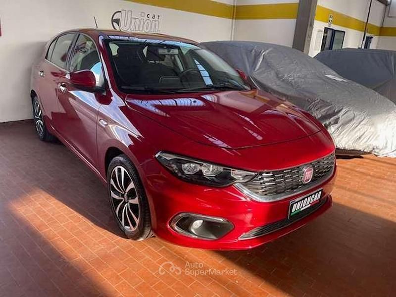 Usata Fiat Tipo Lounge 95 CV (69 kW) 2018 Rosso Berlina