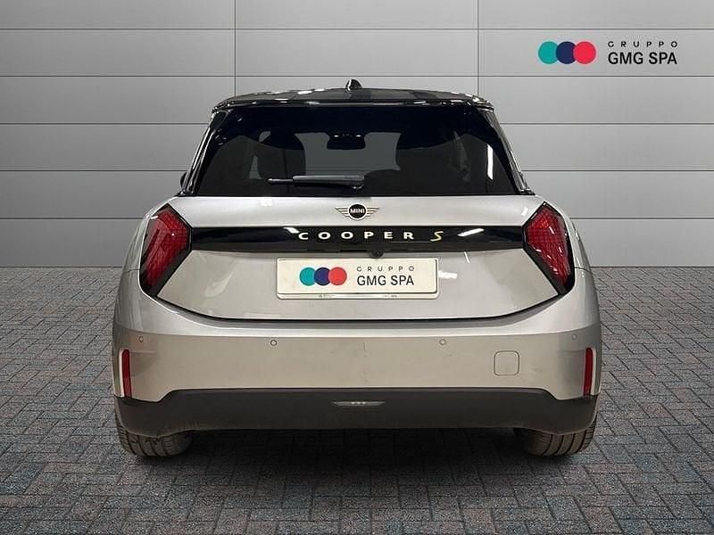 Usata Mini Cooper Classic 159 kW (217 CV) 2024 Argento Utilitaria