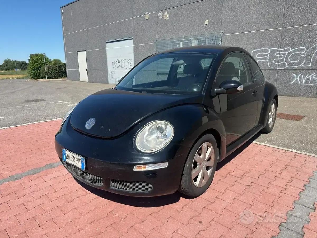 Usata VW New Beetle 105 CV (77 kW) 2007 Nero Utilitaria