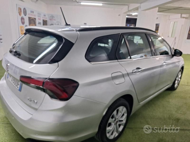 Usata Fiat Tipo Easy 120 CV (88 kW) 2018 Grigio Station wagon