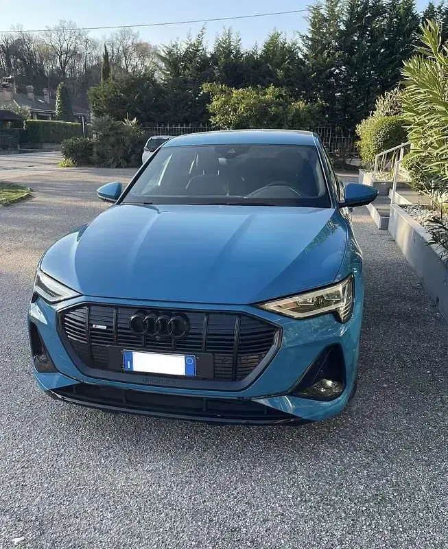 Usata Audi e-tron Ambiente 158 kW (215 CV) 2020 Blu/azzurro SUV