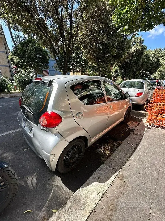 Usata Toyota Aygo 68 CV (50 kW) 2007 Grigio Utilitaria