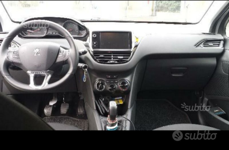 Usata Peugeot 208 82 CV (60 kW) 2014 Grigio Utilitaria