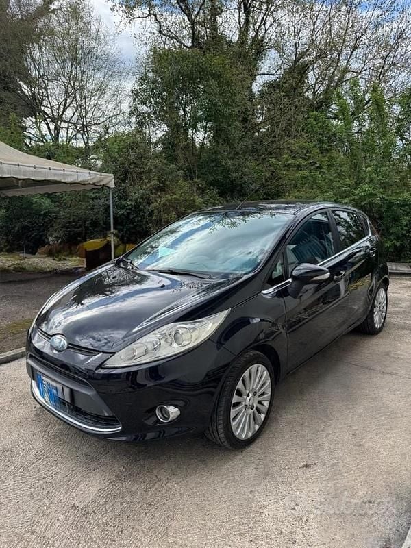 Usata Ford Fiesta Titanium 82 CV (60 kW) 2009 Nero Utilitaria