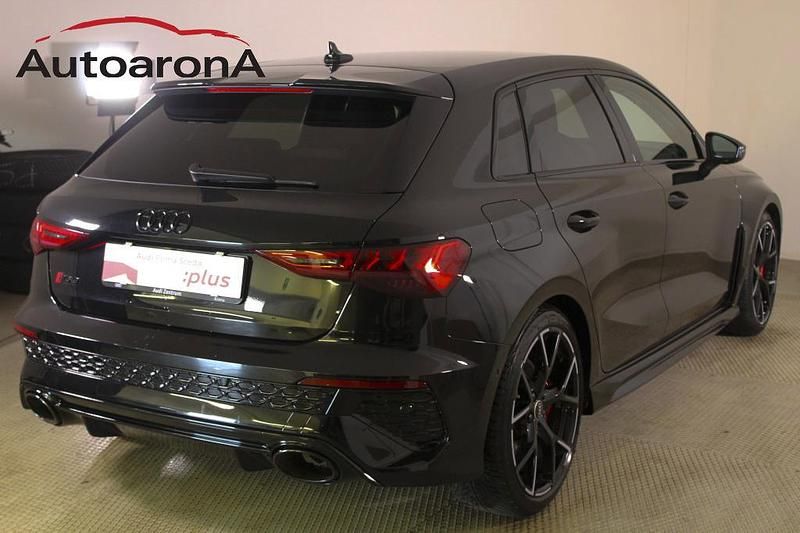 Usata Audi RS3 400 CV (294 kW) 2022 0e nero mito metallizzato Berlina