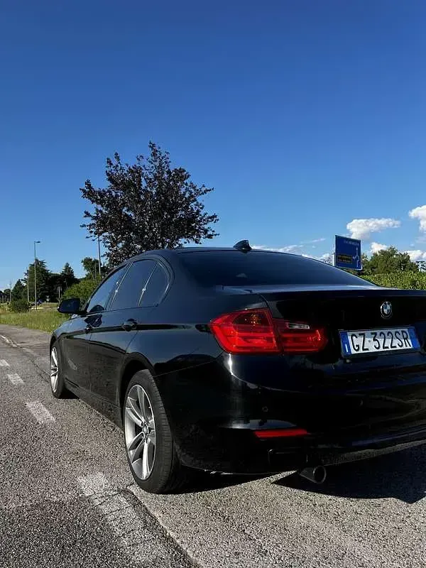 Usata BMW 318 Sport Line 143 CV (105 kW) 2012 Berlina