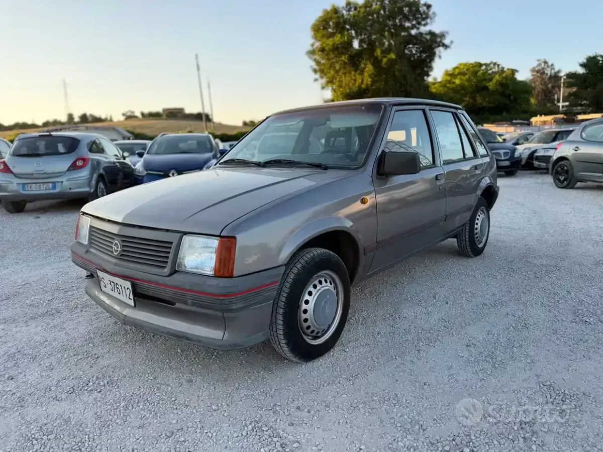 Usata Opel Corsa 45 CV (33 kW) 1989 Berlina