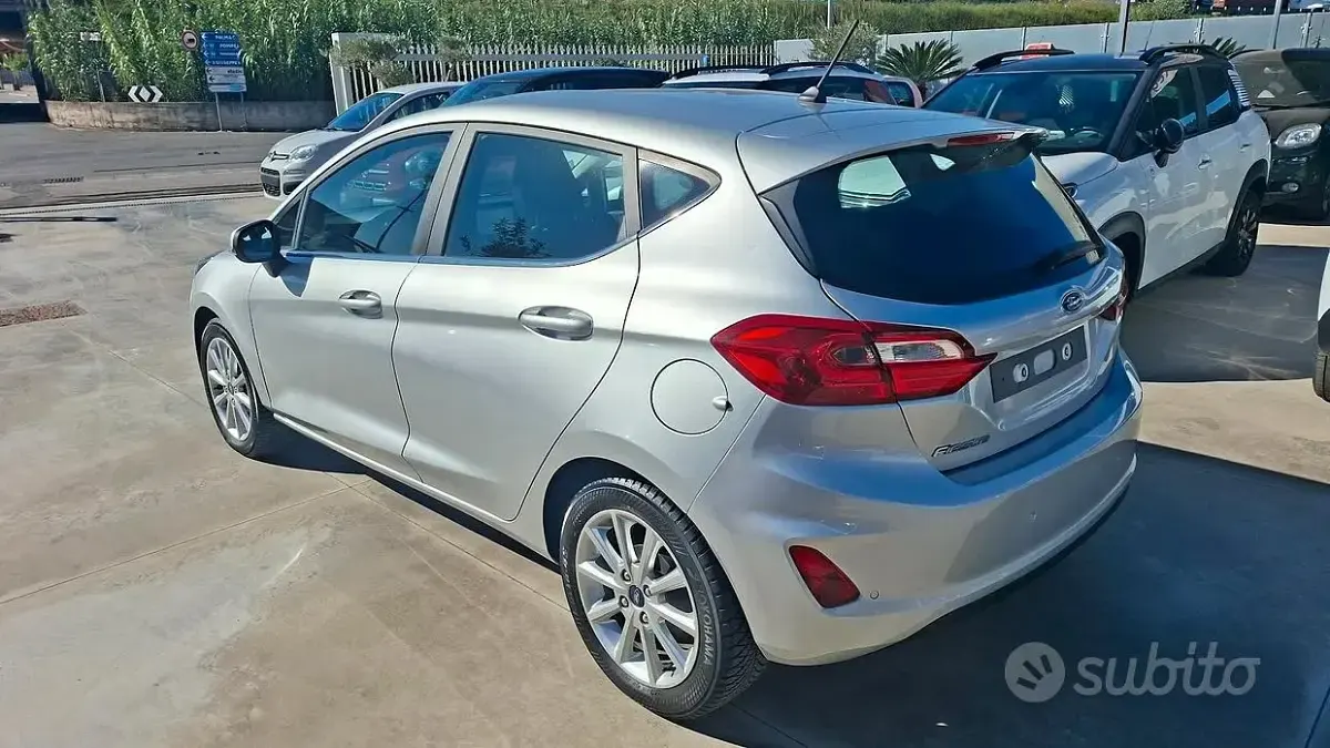 Usata Ford Fiesta Titanium 100 CV (73 kW) 2018 Grigio Utilitaria
