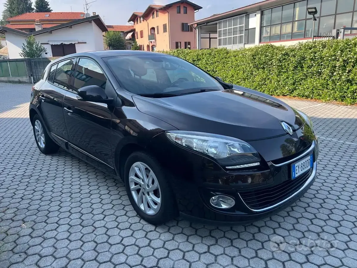 Usata Renault Mégane III 110 CV (80 kW) 2013 Marrone Berlina