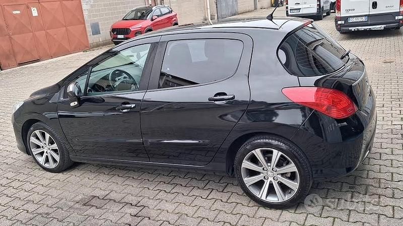 Usata Peugeot 308 Premium 120 CV (88 kW) 2011 Nero Berlina