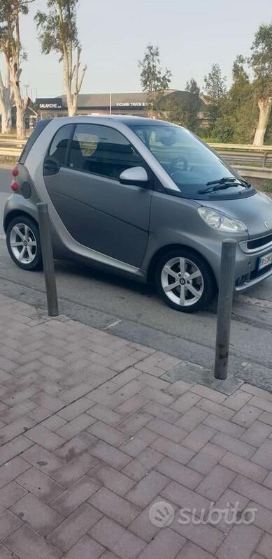 Usata 2009 Smart ForTwo Coupé Utilitaria | 4490 € (Buon prezzo) - Immagine 1/4