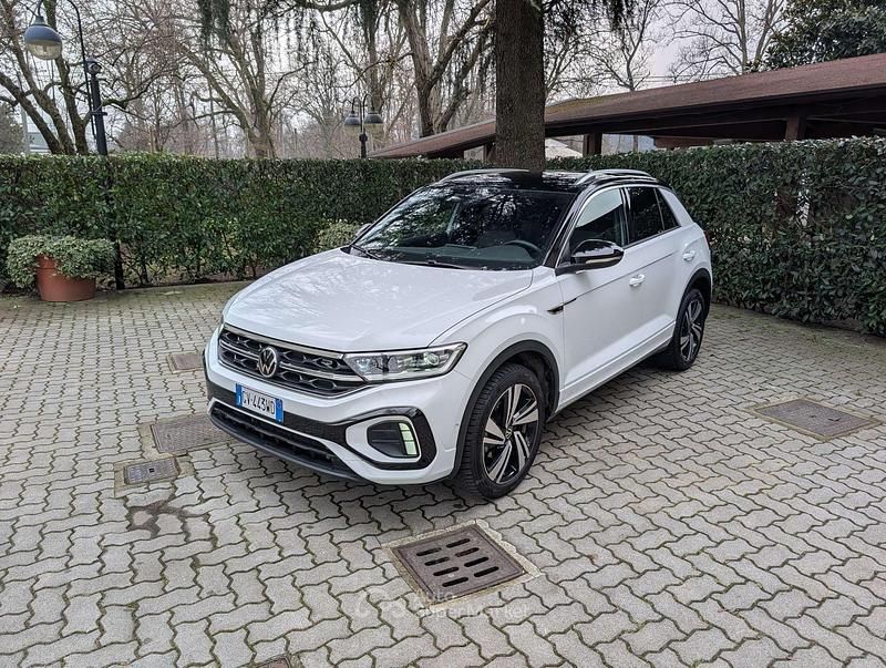 Usata VW T-Roc R-line Plus 150 CV (110 kW) 2024 Pure white con tetto black met SUV