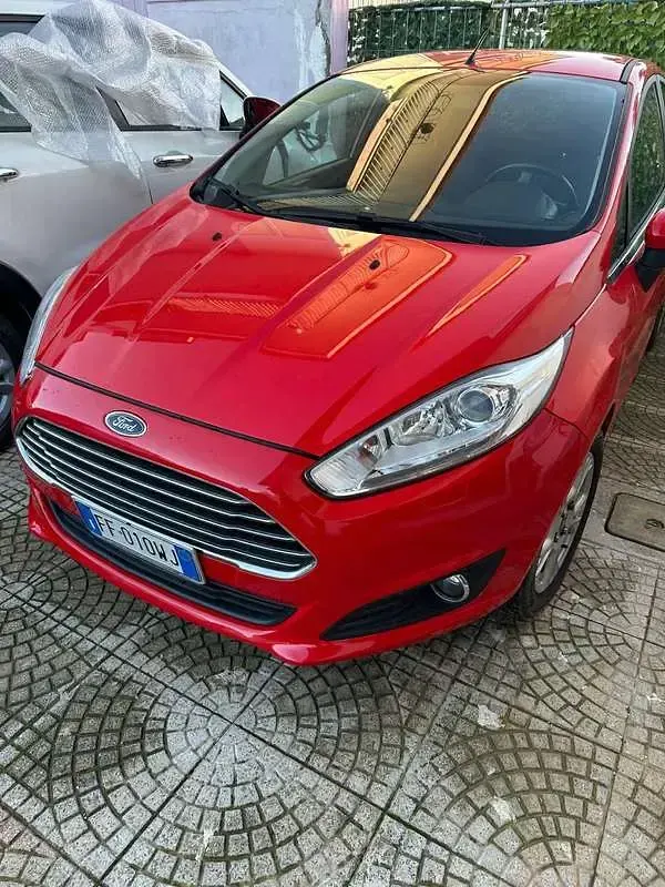 Begagnad Ford Fiesta 95 HK (69 kW) 2017 Röd Halvkombi
