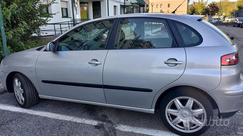 Usata Seat Ibiza 101 CV (74 kW) 2003 Grigio Berlina