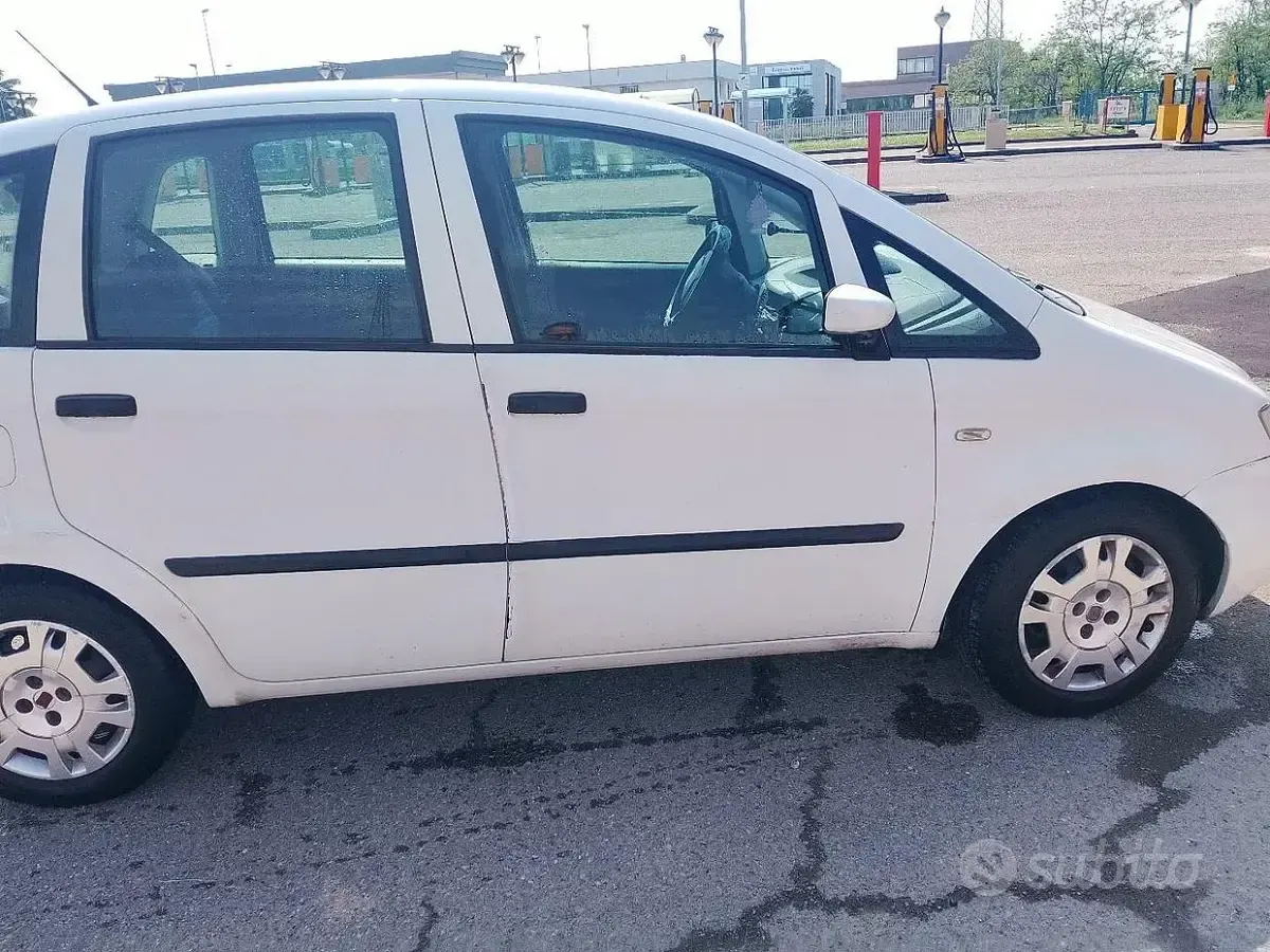 Usata Fiat Idea 77 CV (56 kW) 2008 Bianco Monovolume