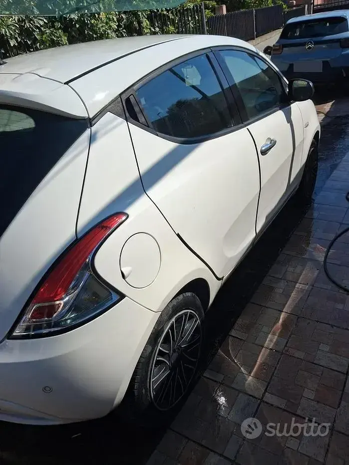 Usata Lancia Ypsilon 69 CV (50 kW) 2018 Utilitaria