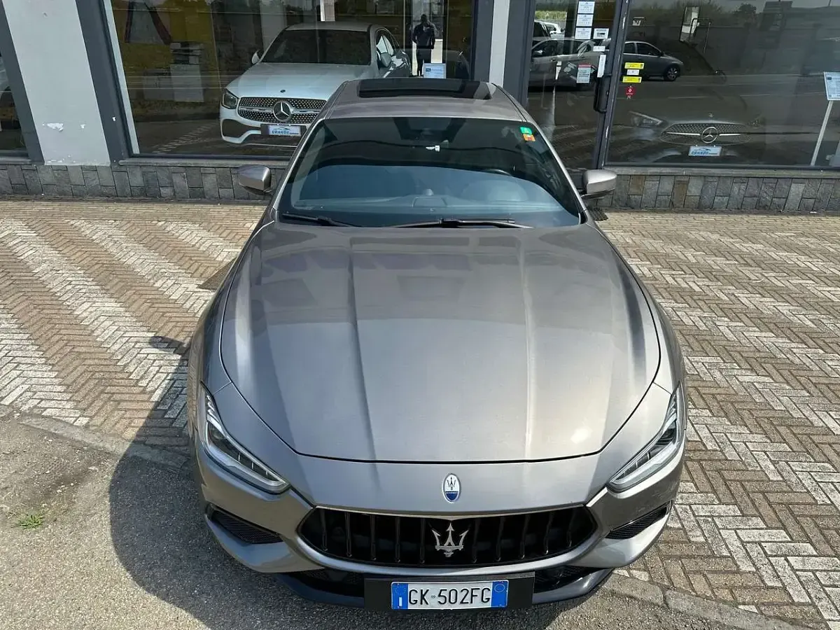 Usata Maserati Ghibli 349 CV (256 kW) 2022 Argento luna Berlina