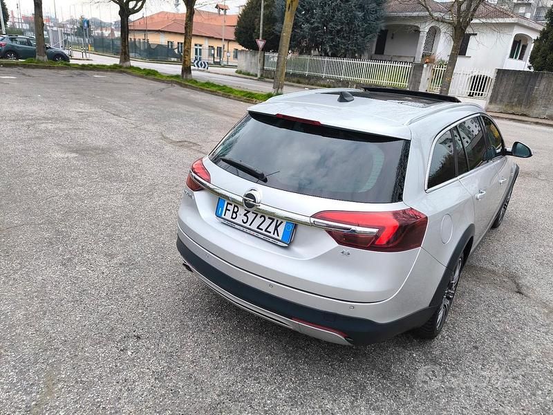Usata Opel Insignia 170 CV (125 kW) 2016 Grigio Station wagon