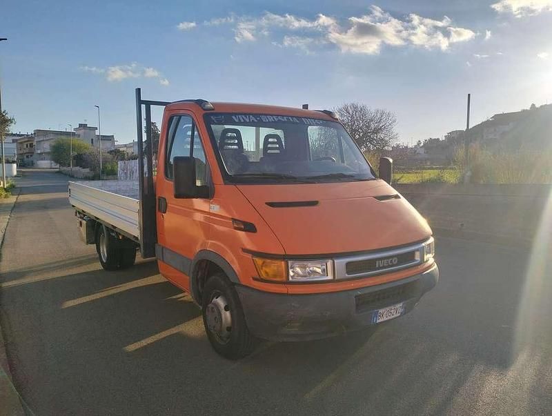 Usata Iveco Daily 87 CV (63 kW) 2001 Arancione Furgone