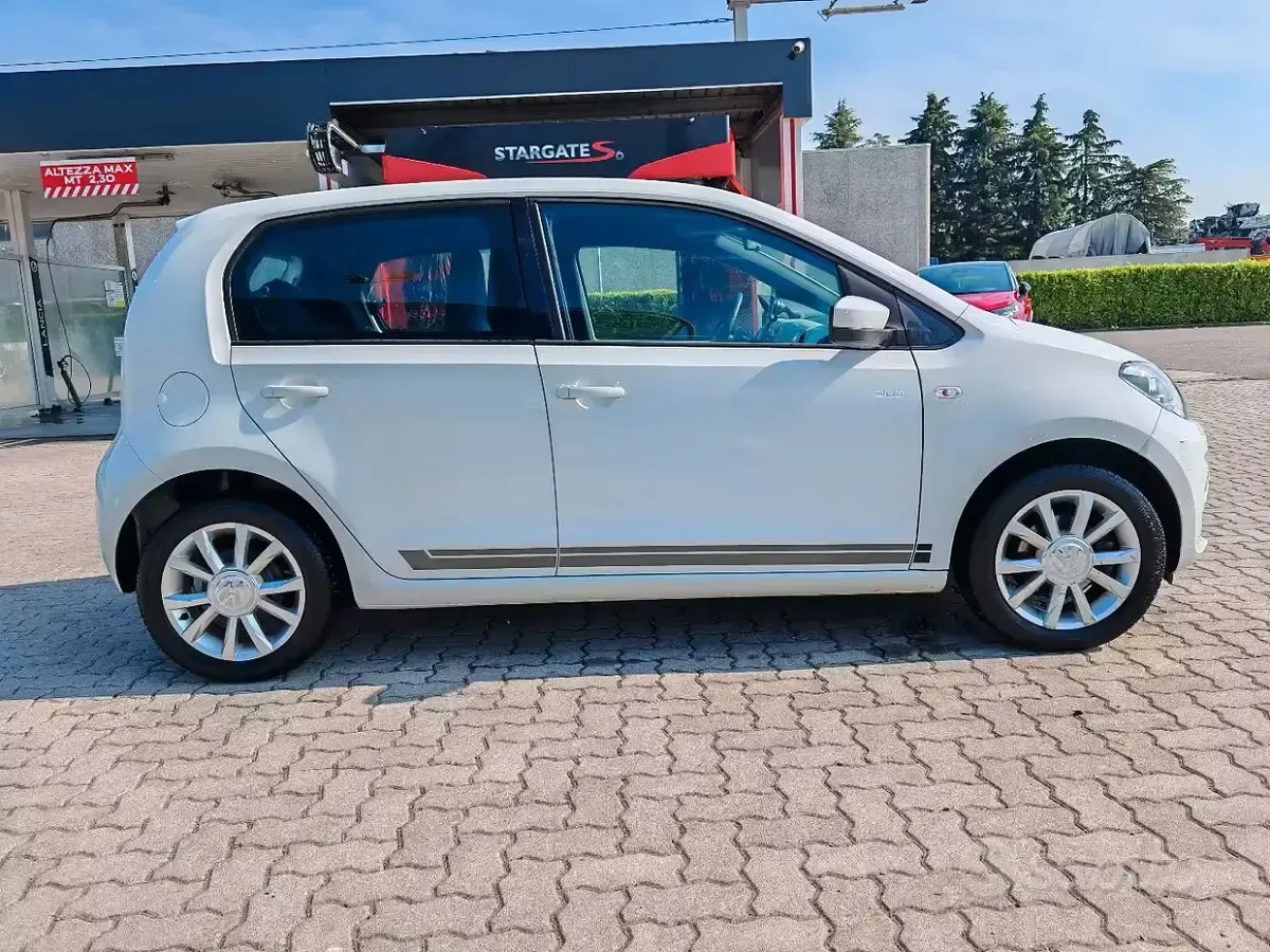 Usata VW up! CLUB 60 CV (44 kW) 2016 Bianco Utilitaria